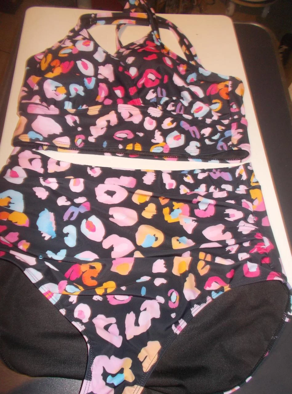 Maillot 2 pièces femmes très beau , taille 44/46